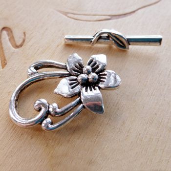 FLOWER SCROLL TOGGLE CLASP